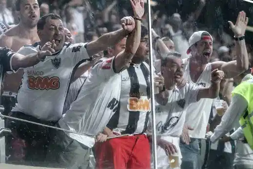 Quem é o maior artilheiro de várzea do mundo ? É Rogério Love